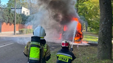 Pożar karetki w drodze do szpitala. Ambulans doszczętnie spłonął (ZDJĘCIA)