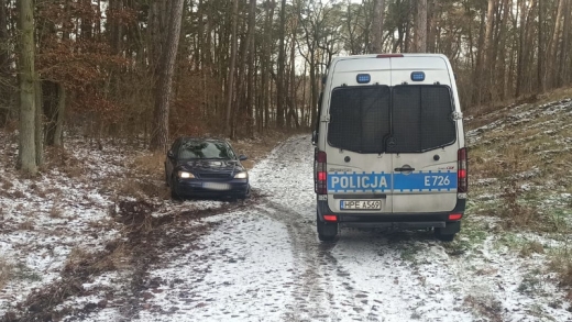 Pościg za nietrzeźwym kierowcą pod Świebodzinem. 57-latek próbował jeszcze uciec pieszo