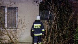 Pożar w budynku mieszkalnym w Koźli. W akcji 3 zastępy straży pożarnej (ZDJĘCIA)
