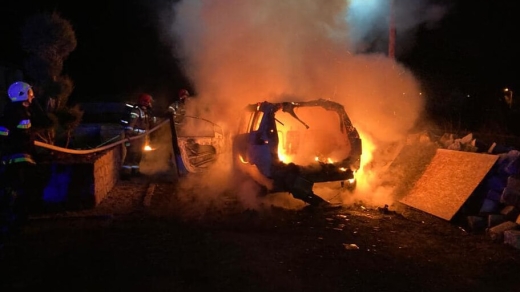 Pożar samochodu koło Międzyrzecza. Ranny mężczyzna, został mocno poparzony (ZDJĘCIA)