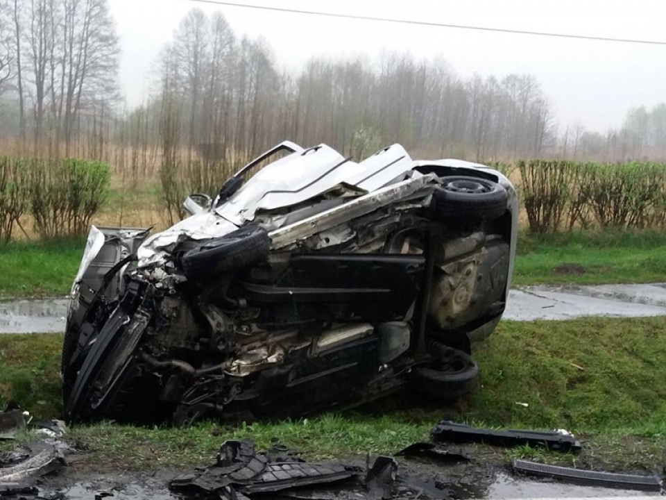 Poważny wypadek w Osiecznicy. Czołowo zderzyły się dwa pojazdy (ZDJĘCIA)