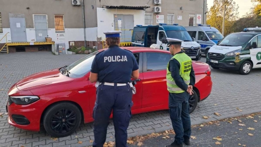 Akcja policji w Zielonej Górze. Nalot na kierowców przewożących &quot;na aplikację&quot;