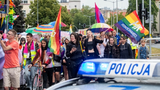 Marsz Równości przeszedł ulicami Zielonej Góry. Paradę zabezpieczała policja (ZDJĘCIA)