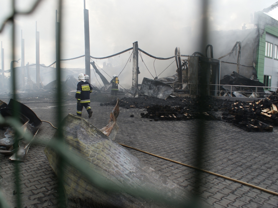 10 mln zł strat po pożarze (FILM Z DRONA)