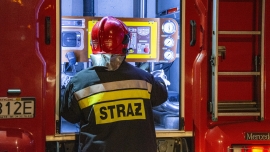 Pożar mieszkania w Żarach. Jedna osoba została poparzona! W akcji 4 zastępy straży pożarnej
