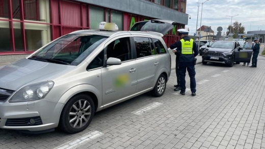 Akcja policji i ITD w Zielonej Górze. Nalot na kierowców przewozu osób (ZDJĘCIA)