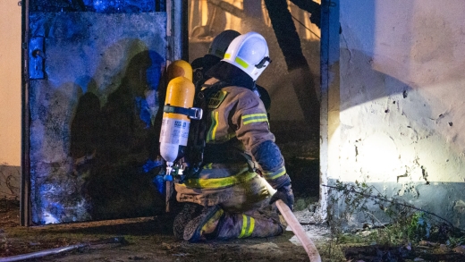 Pożar w Sulechowie. Byłe hale produkcyjne w ogniu. Sprawę bada prokuratura