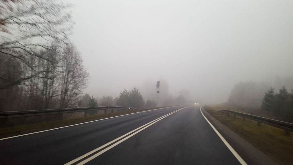 Uwaga na gęste mgły! Nocą widzialność może spaść do 50 metrów