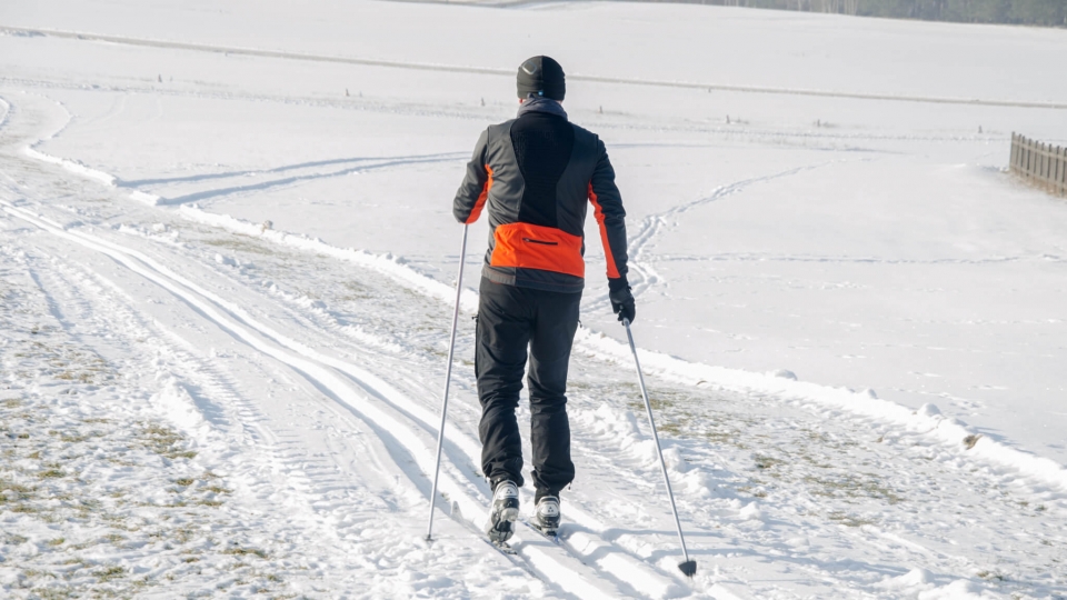 Zielona Góra: Gdzie pojeździć na nartach? Aeroklub w Przylepie zaprasza na biegówki (FILM)