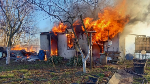Pożar w Kostrzynie nad Odra. Płoną altany na działkach. Trwa akcja gaśnicza (ZDJĘCIA)