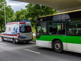 Zielona Góra: Samochód ciężarowy zderzył się z autobusem MZK. Ranne dwie osoby