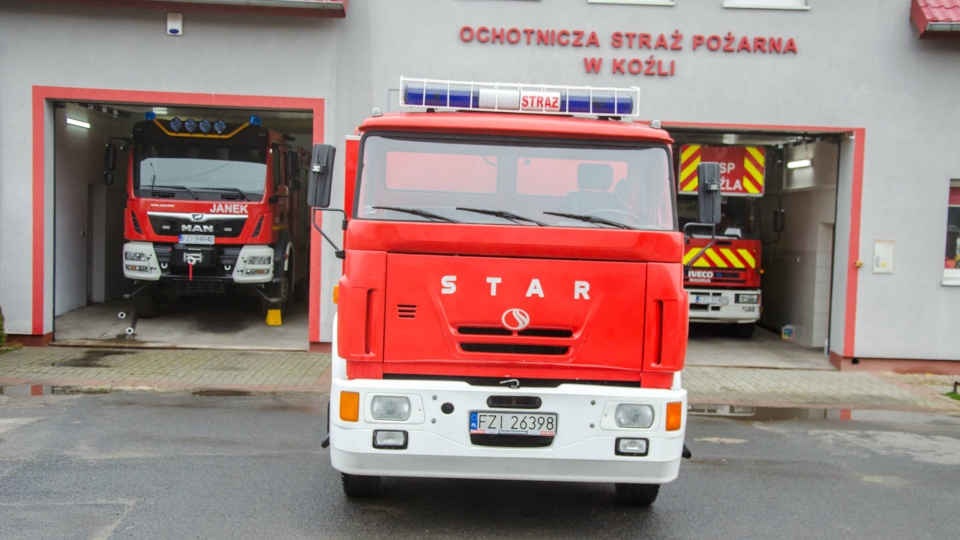 Strażacy z OSP Koźla przekazują wóz gaśniczy na Ukrainę