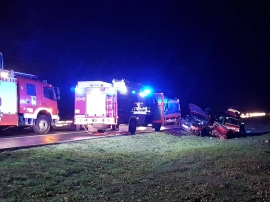 Wypadek dwóch samochodów pod Świdnicą. Jedna osoba była uwięziona w aucie (ZDJĘCIA)