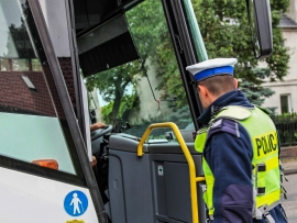 Nowa Sól: Uszkodzony autobus miał zawieźć dzieci na wycieczkę