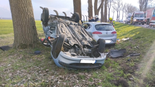 Groźny wypadek koło Żagania. Trzy osoby zostały ranne. W akcji śmigłowiec LPR (ZDJĘCIA)