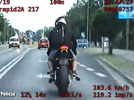Pościg za motocyklistą w Nowej Soli. Pędził ponad 110 km/h (FILM)