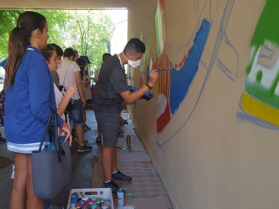 Pielgrzymi malują mural (ZDJĘCIA)