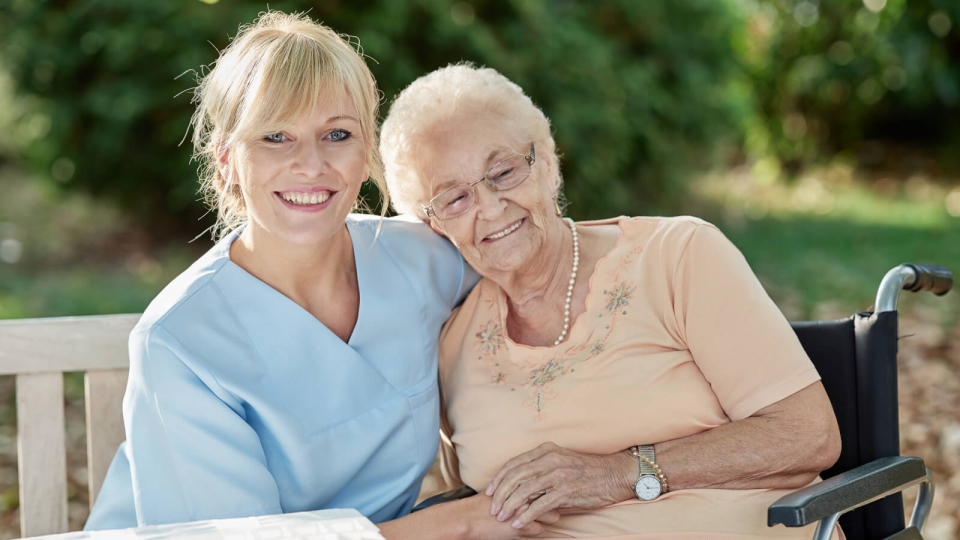 Praca opiekunki seniora w Niemczech, czy warto?