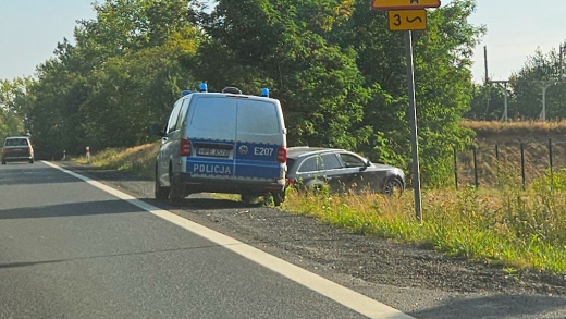 Audi porzucone przy krajowej &quot;27&quot; pod Zieloną Górą. &quot;Ustalamy okoliczności&quot;