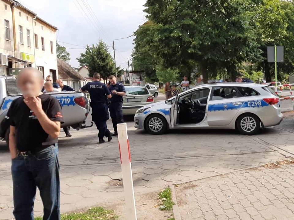 Policyjny pościg w Trzebiechowie. Sprawca zatrzymał się na drzewie (ZDJĘCIA)