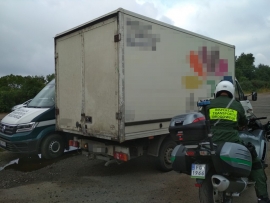 Pojazd dostawczy z ramą przełamaną na pół zatrzymany przez funkcjonariuszy ITD (ZDJĘCIA)