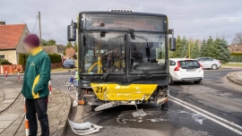 Wypadek w Zielonej Górze. Pijany kierowca uderzył w autobus MZK (ZDJĘCIA)