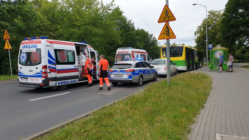 Zielona Góra: Kierowca autobusu MZK musiał gwałtownie zahamować. Ranna kobieta i 3-letnie dziecko! 