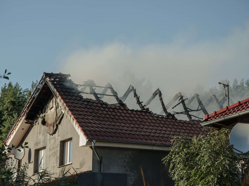 Pożar domu jednorodzinnego w Zielonej Górze. Spłonęło całe poddasze