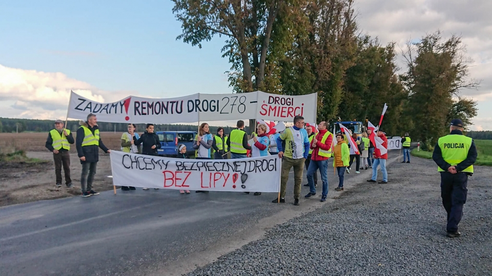 Mieszkańcy gminy Trzebiechów mają dość. "Żądamy remontu drogi śmierci" (ZDJĘCIA)