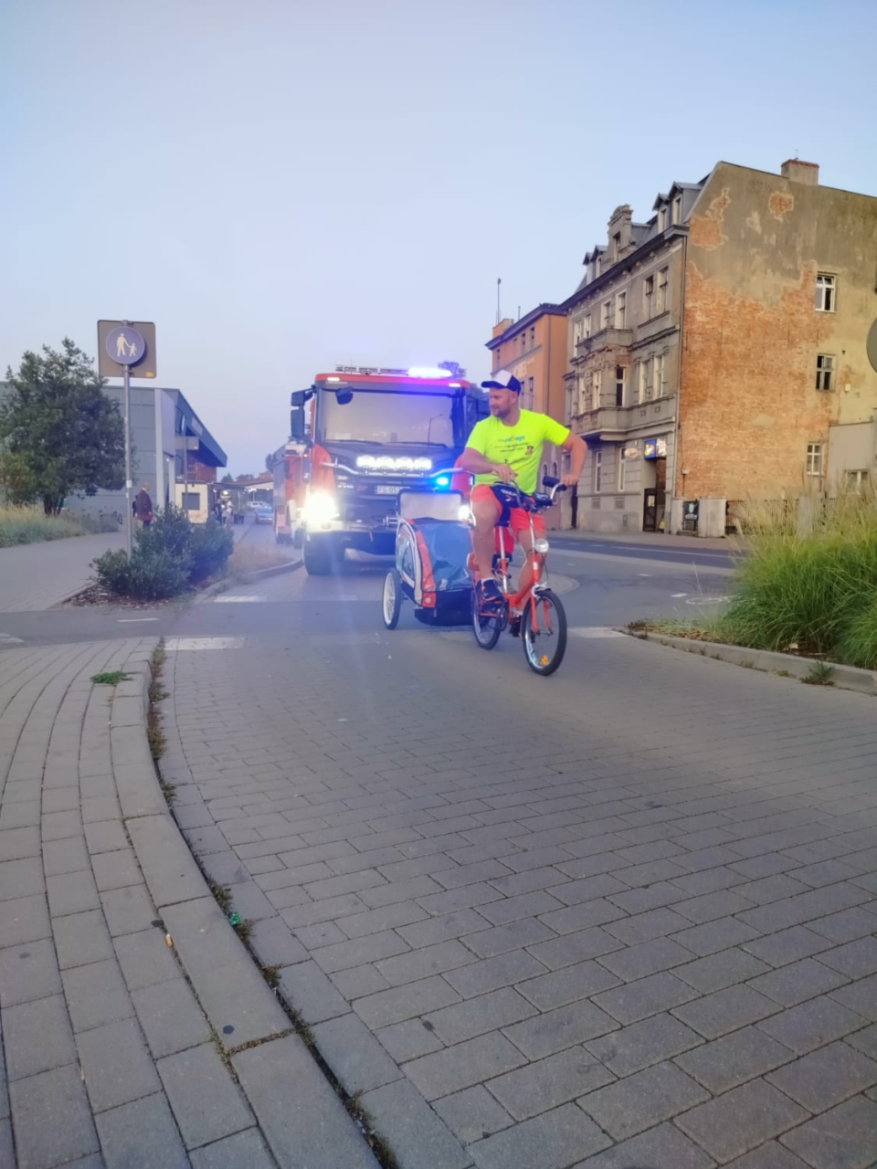 4/5 - Wyjątkowy wyczyn. Dla chorej Emilki przejechał rowerem na Hel