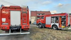 Gmina Trzebiechów: Strażacy siłowo weszli do mieszkania. "Czekamy na karetkę" (ZDJĘCIA)