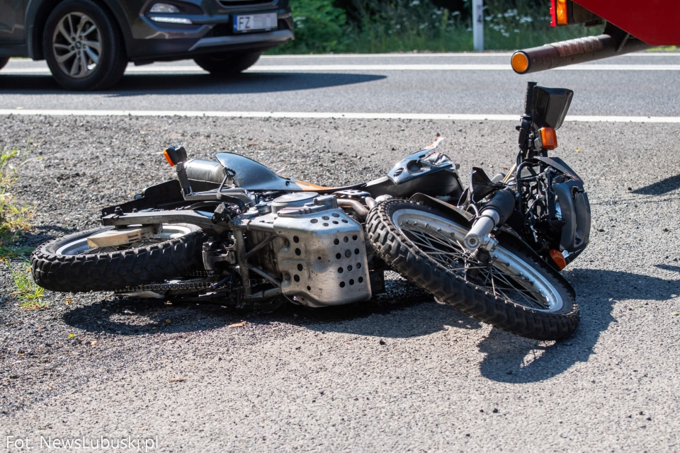 1/6 - Wypadek na DK27 pod Zieloną Górą. Poszkodowany motocyklista