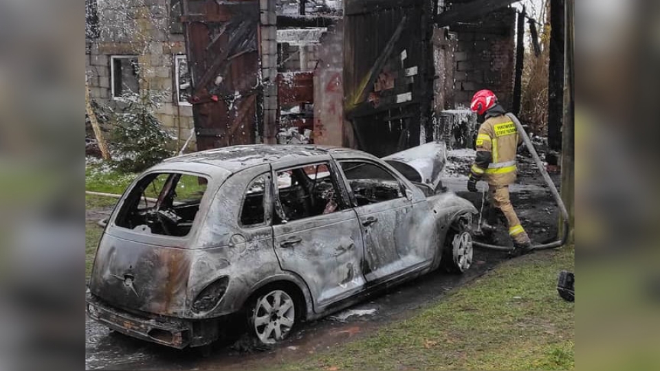 Pożar budynku w gminie Słońsk. W środku było auto