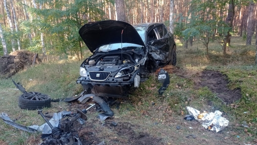 Wypadek na DW136. Zderzenie osobówek. Pojazdy mocno rozbite (ZDJĘCIA)