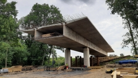 Trwa budowa mostu w Milsku. Przeprawa rośnie w oczach