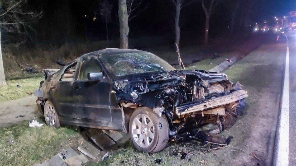 Tragiczny wypadek pod Krosnem Odrzańskim. W szpitalu zmarł 22-letni pasażer BMW