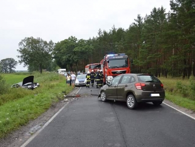 Kolejny wypadek w Lubuskiem. Pod Nową Solą zderzyły się 2 osobówki. Powodem była prędkość (ZDJĘCIA)
