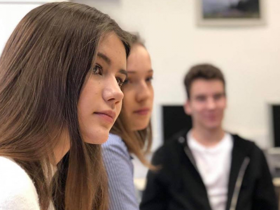 "Ready STUDY go!" – poznańscy licealiści pokazują młodszym koleżankom i kolegom jak się uczyć