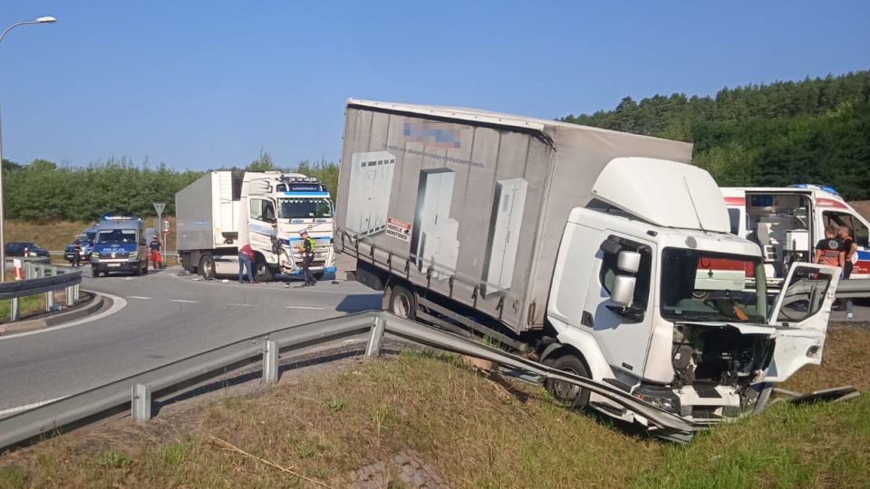 1/3 - Wypadek w Zielonej Górze. Zderzenie dwóch ciężarówek