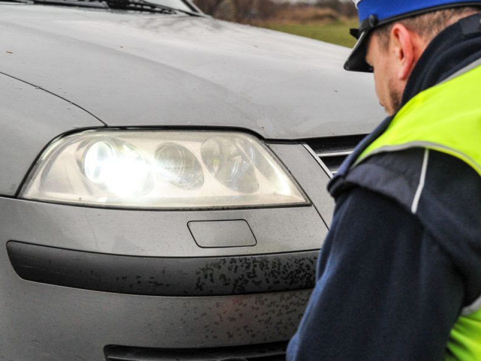Policja będzie sprawdzać oświetlenie samochodów
