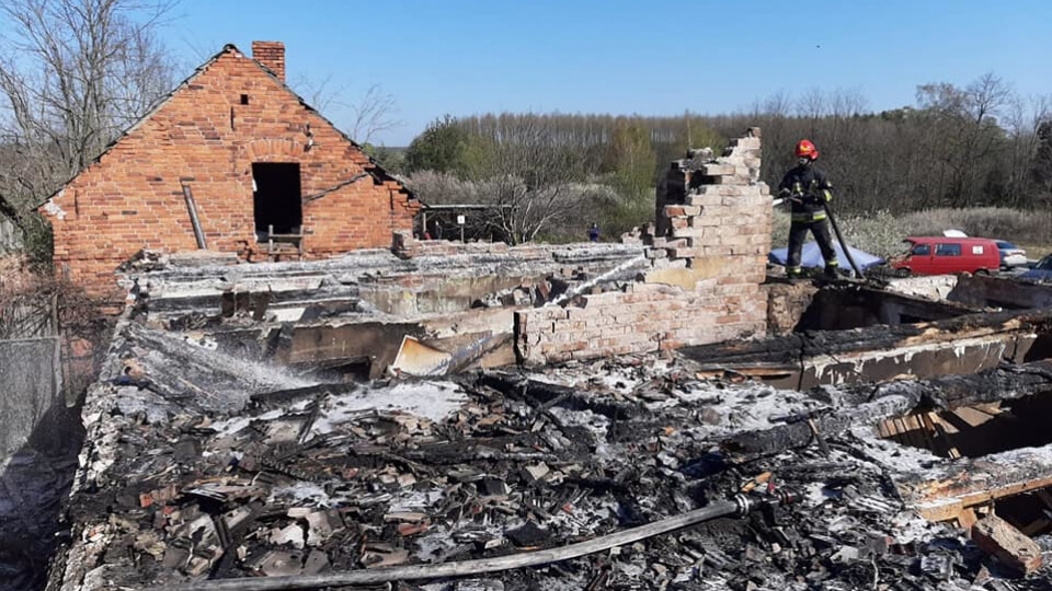Pożar domu koło Krosna Odrzańskiego. Rodzina straciła dach nad głową (ZDJĘCIA)