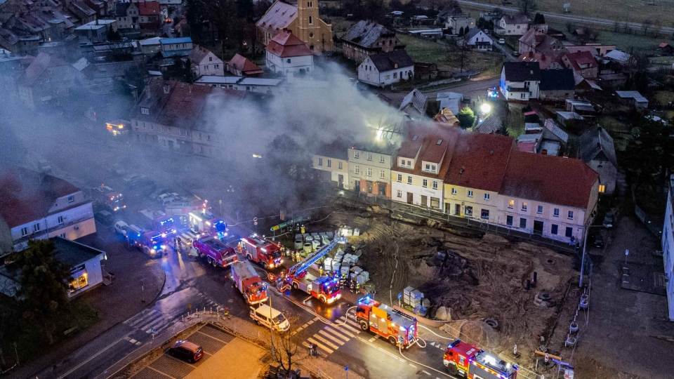 Pożar kamienicy w Przemkowie. Na pomoc przyjechali strażacy z lubuskiego