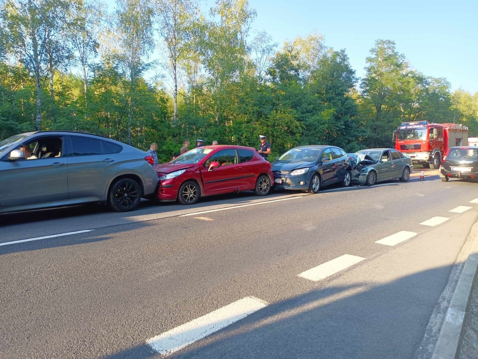 3/3 - Wypadek na DK27 koło Nowogrodu Bobrzańskiego. Są poszkodowani