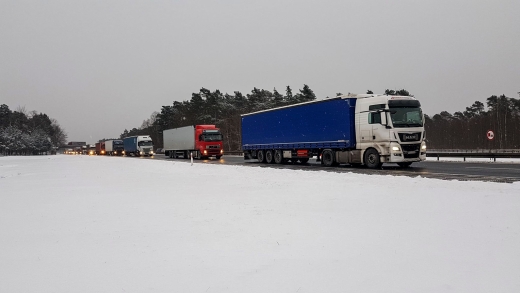 Autostrada A2: Kierowcy stali w korku na granicy. Powód? Ciężkie warunki na drogach w Niemczech!