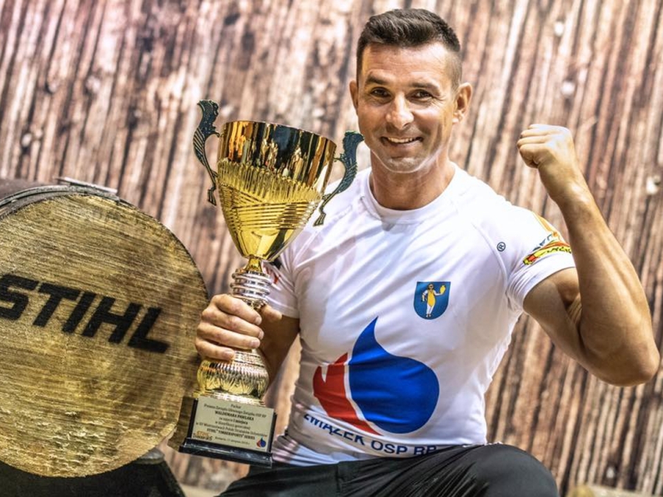 Zielonogórski strażak a zarazem ochotnik z Urzut wygrał Mistrzostwa Polski w sportowym cięciu drewna
