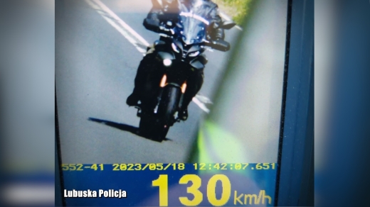 Międzyrzecz: Motocyklista jechał 130 km/h na &quot;pięćdziesiątce&quot;. Stracił prawo jazdy