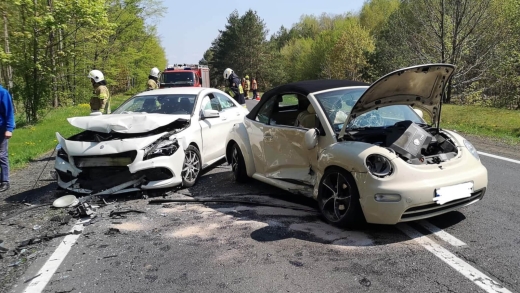 Wypadek na DK22 koło Krzeszyc. Dwie osoby zostały poszkodowane (ZDJĘCIA)