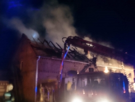 Nocny pożar w Klępsku koło Sulechowa. Spłonęło poddasze budynku (ZDJĘCIA)