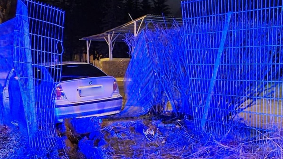 Krosno Odrz.: Pijany kierowca BMW szalał na parkingu. Jazdę zakończył na wojskowym terenie!