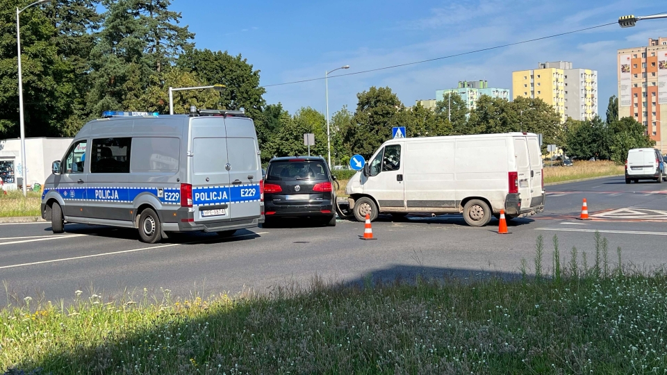 1/5 - Zderzenie pojazdów w Zielonej Górze. Po kolizji doszło do nietypowej sytuacji